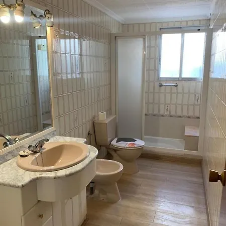 Acogedor Y Espacioso Apartamento En * Alicante